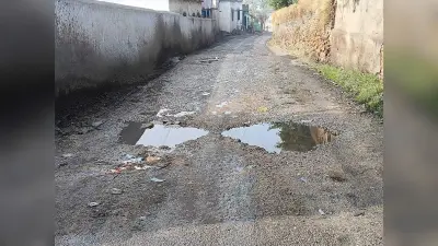 डेढ़ वर्ष में ही उखड़ने लगी 10 करोड़ की पीसीसी सड़क
