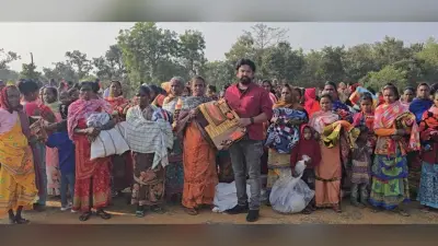 मंत्री के प्रतिनिधि ने जरूरतमंदों में कंबल का किया वितरण