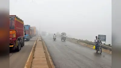 hajipur news. कोहरे की वजह से विजिबिलिटी रही काफी कम, सड़क पर रेंगते रहे वाहन