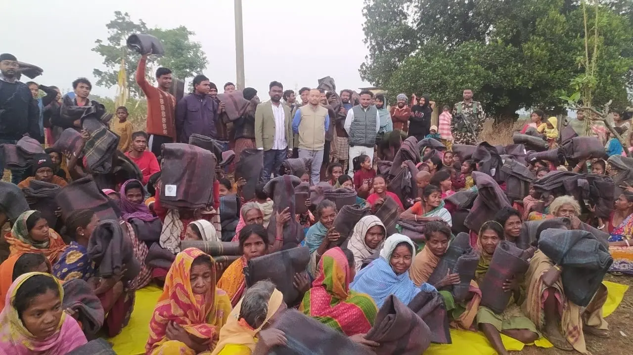 East Singhbhum News : ”नशापान से दूर रहकर शिक्षा पर ध्यान दे आदिम जनजाति”