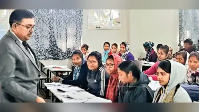 Ranchi News : प्रोफेशनल शिक्षकों को सूचीबद्ध कर आदिवासी हॉस्टलों में मुफ्त कोचिंग संचालित करें : आयुक्त
