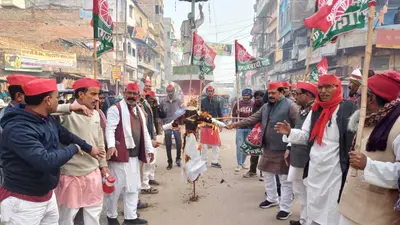 Munger news : बीपीएससी अभ्यर्थियों के पक्ष में उतरा सपा, मुख्यमंत्री का पुतला फूंका