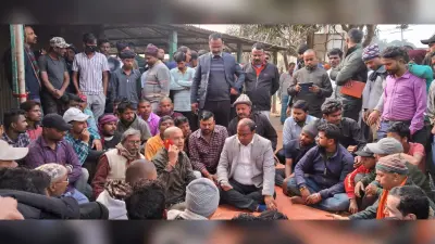 एक ही रात में दो दुकानों से 30 से 40 लाख रुपये का सामान चोरी, सीसीटीवी में हुआ कैद