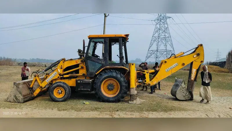 मिट्टी काटने का विरोध करने पर जेसीबी से ठोकर मारकर वृद्धा की हत्या