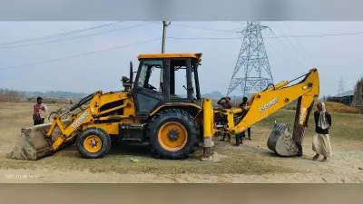 मिट्टी काटने का विरोध करने पर जेसीबी से ठोकर मारकर वृद्धा की हत्या