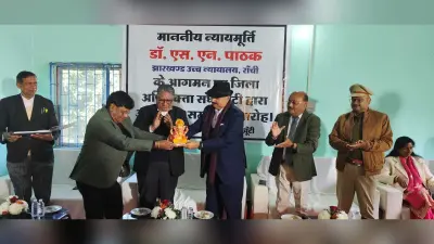 अधिवक्ता को मान-सम्मान से कभी समझौता नहीं करना चाहिए : न्यायमूर्ति