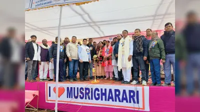 स्वच्छता सेवा के समापन पर पुरस्कृत किये गये बच्चे व पार्षद