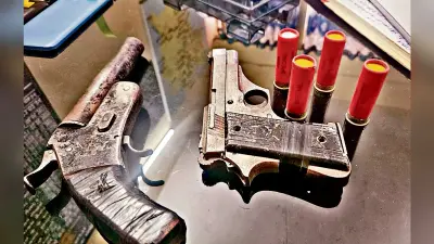 Ranchi Crime News : वृंदावन होटल में बनी थी लूट की योजना, गाड़ी में पुलिस का बोर्ड लगा चलते थे अपराधी
