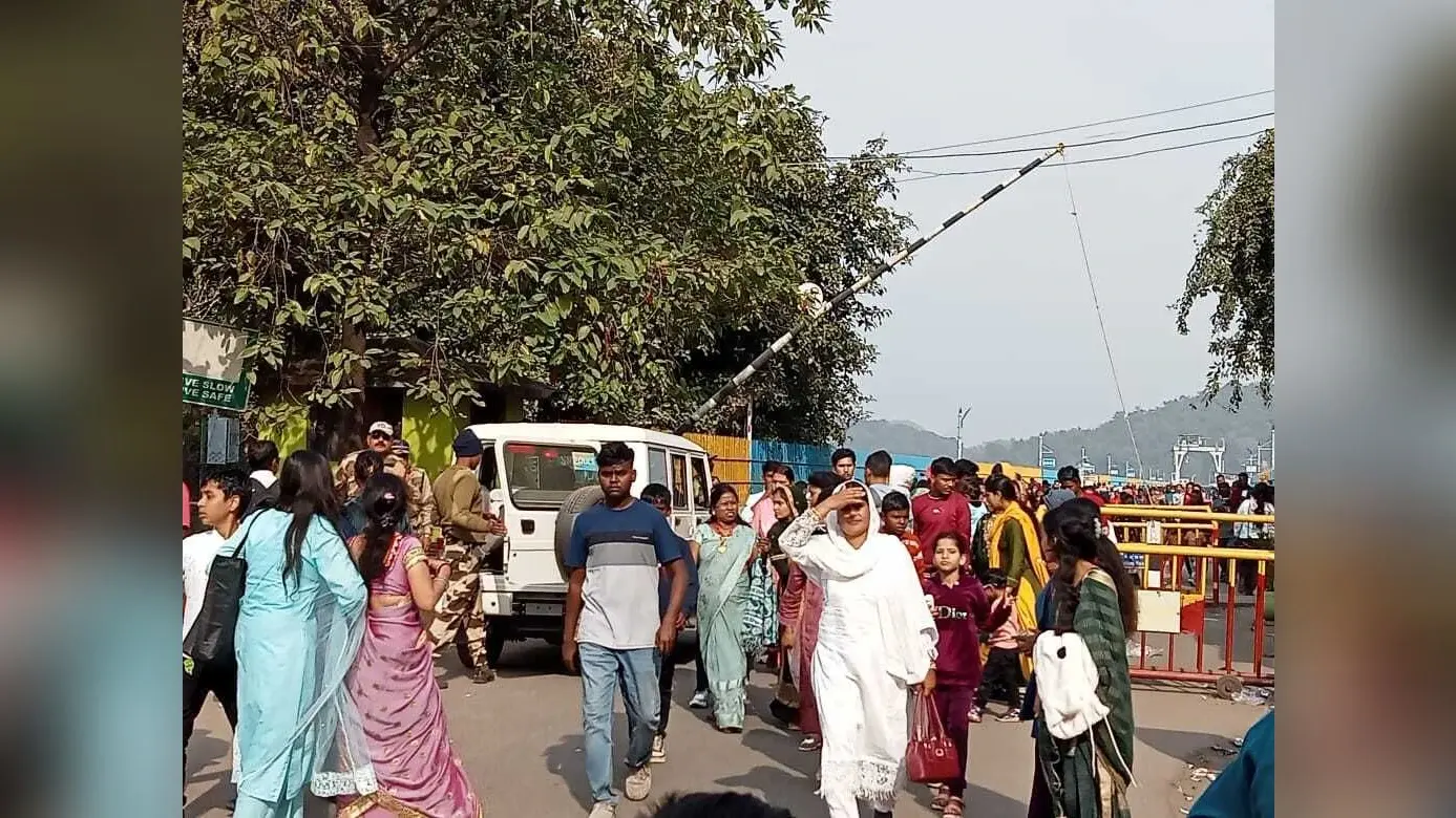 Dhanbad News: साल का पहला संडे मैथन व पंचेत डैम सैलानियों से पटा