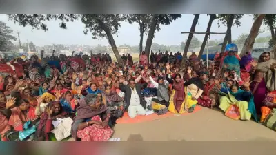 Bhagalpur news रसोइया संघ ने बीआरसी कार्यालय के सामने बैठक कर किया प्रदर्शन