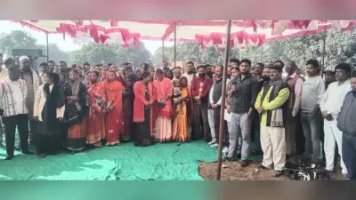 डस्ट से त्रस्त ग्रामीणों ने दी सड़क जाम की चेतावनी