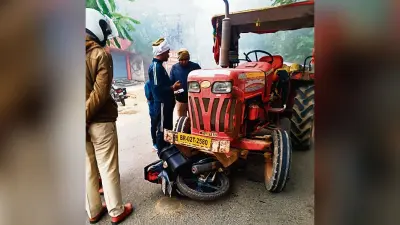 Gaya News : बेलगाम ट्रैक्टर ड्राइवर ने मारा धक्का, बाइक को रौंदा