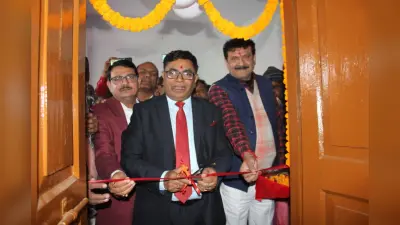 डाकघर से जुड़कर रोजगार प्राप्त कर रहे महिला व पुरुष