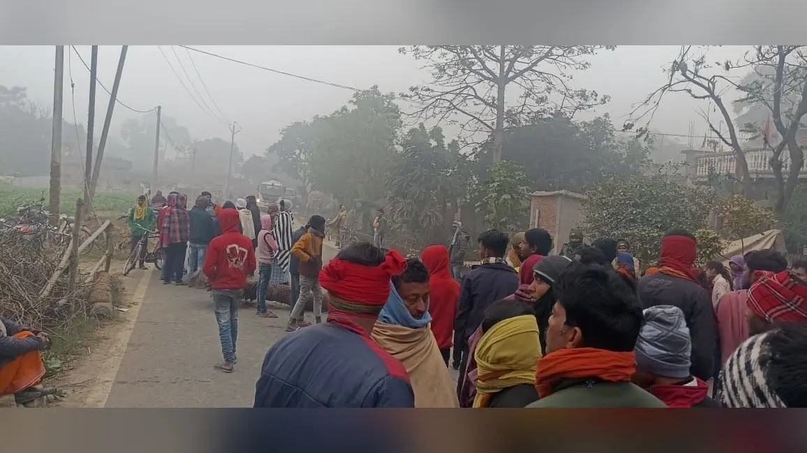 ट्रक की ठोकर से एक की मौत, दूसरा जख्मी, सड़क जाम