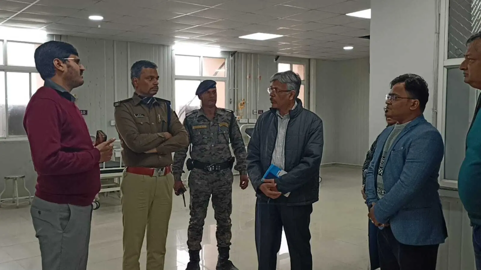 सदर अस्पताल में 42 वार्ड के बने पीकू वार्ड को चालू करने का डीएम ने दिया निर्देश