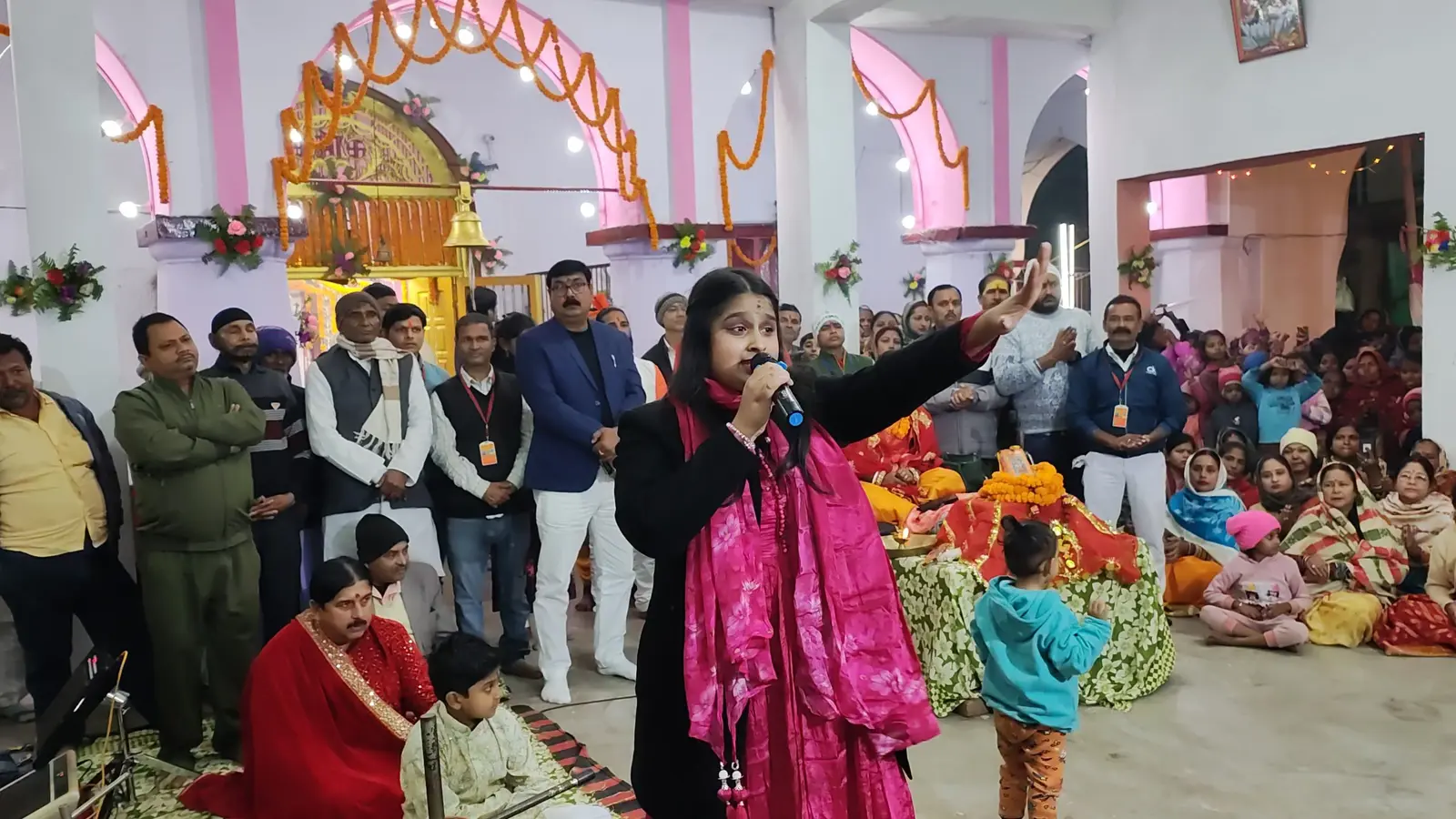 नगरिया डोलम डोल हो, नगरिया डोलम डोल…भजन पर जय मां काली के लगे जयकारे