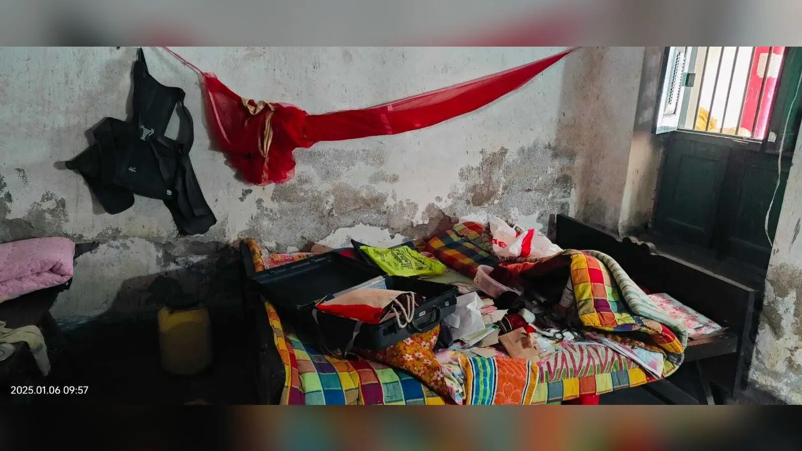 एक ही रात चोरों ने पांच घरों को बनाया निशाना