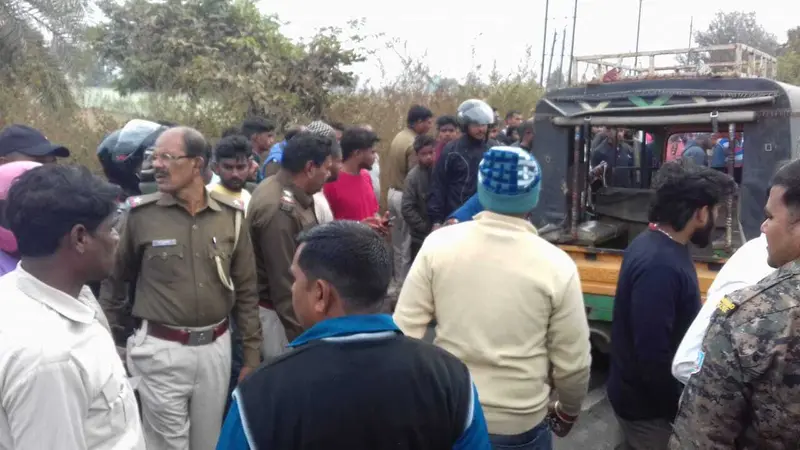ट्रक की चपेट में आने से महिला की मौत
