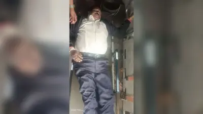 मैजिक के धक्के से झामुमो नेता का पैर टूटा, पत्नी भी घायल