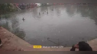 प्रशासनिक उपेक्षा का शिकार निर्झर तालाब, चारों ओर पसरी है गंदगी