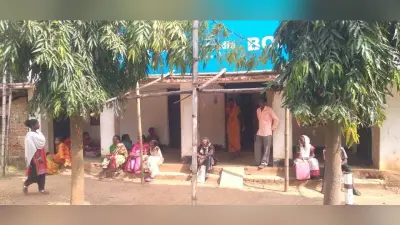 East Singhbhum News : गुड़ाबांदा प्रखंड के एकमात्र बैंक में लिंक फेल, मंईयां के लाभुक परेशान