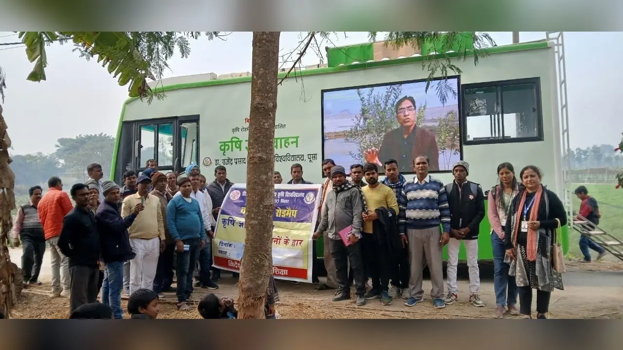 कृषि ज्ञान वाहन से अवगत हुए मत्स्यपालक किसान