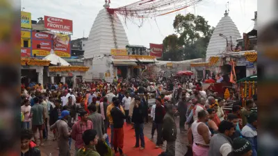 Deoghar news : बाबा मंदिर में भक्तों ने कराये रुद्राभिषेक व गठबंधन