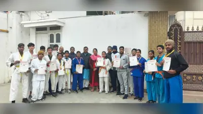 एमएलसी व मेयर ने गोल्ड मेडलिस्ट खिलाड़ियों को किया सम्मानित