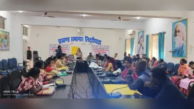 सहजकर्ता दलों को योजनाओं के चयन के लिए मिला प्रशिक्षण