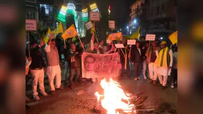बीपीएससी परीक्षा में अनियमितता के खिलाफ किया धरना प्रदर्शन, फूंका पुतला