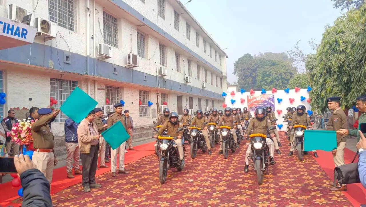 डीआरएम ने आरपीएफ को सौंपी 42 नयी बाइक, रेल क्षेत्र में करेंगे पेट्रोलिंग