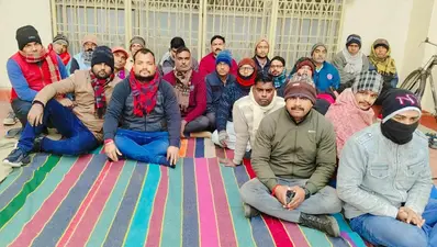 कुलपति से वार्ता के बाद नहीं बनी सहमति, आउटसोर्सिंग कर्मियों का हड़ताल जारी