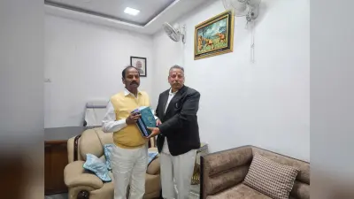 Jamshedpur News : रघुवर दास के सक्रिय राजनीति में लौटने से संगठन होगा मजबूत : राजेश शुक्ला