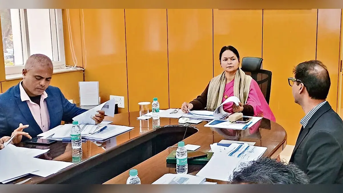 Ranchi news : भूमि अधिग्रहण, मुआवजा व फॉरेस्ट क्लियरेंस की समस्या महीने भर में दूर करें उपायुक्त : मुख्य सचिव
