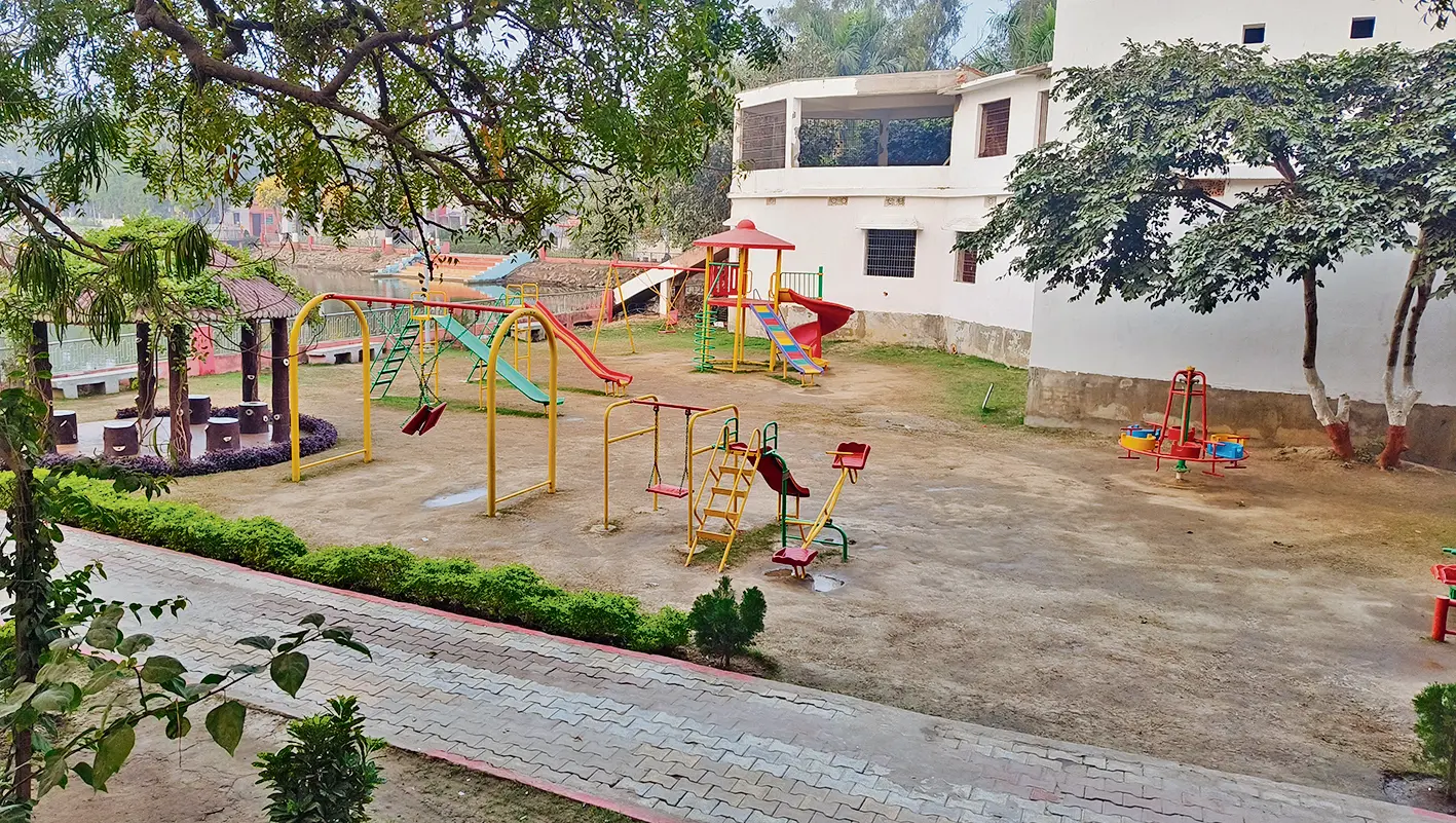 Buxar News: तेज पछुआ हवा से बढ़ी ठिठुरन, अलाव बना सहारा