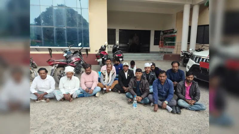 जिला सहकारिता कार्यालय में चकला पंचायत के ग्रामीणों ने दिया धरना, सौंपा मांग पत्र