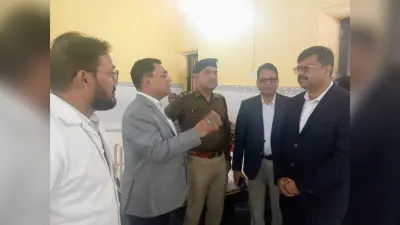 Chaibasa News : बंदी पुस्तिका की जांच कर बंदियों से भेदभाव की ली जानकारी