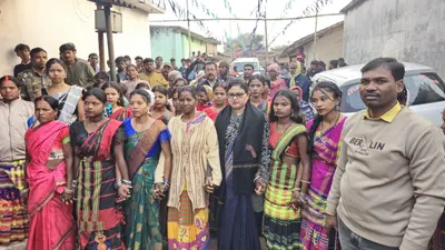 Bokaro News : प्रकृति के साथ जुड़े रहने की प्रेरणा देता है सोहराय पर्व : बबीता