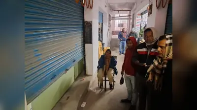 शटर तोड़ दुकान से लाखों रुपये नकद सहित दवा व कीमती सामान की चोरी