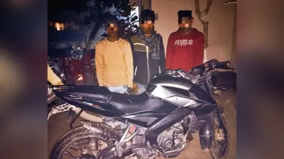Hajipur News : राजापाकर में चोरी की बाइक बेचने के लिए निकले तीन बदमाश गिरफ्तार