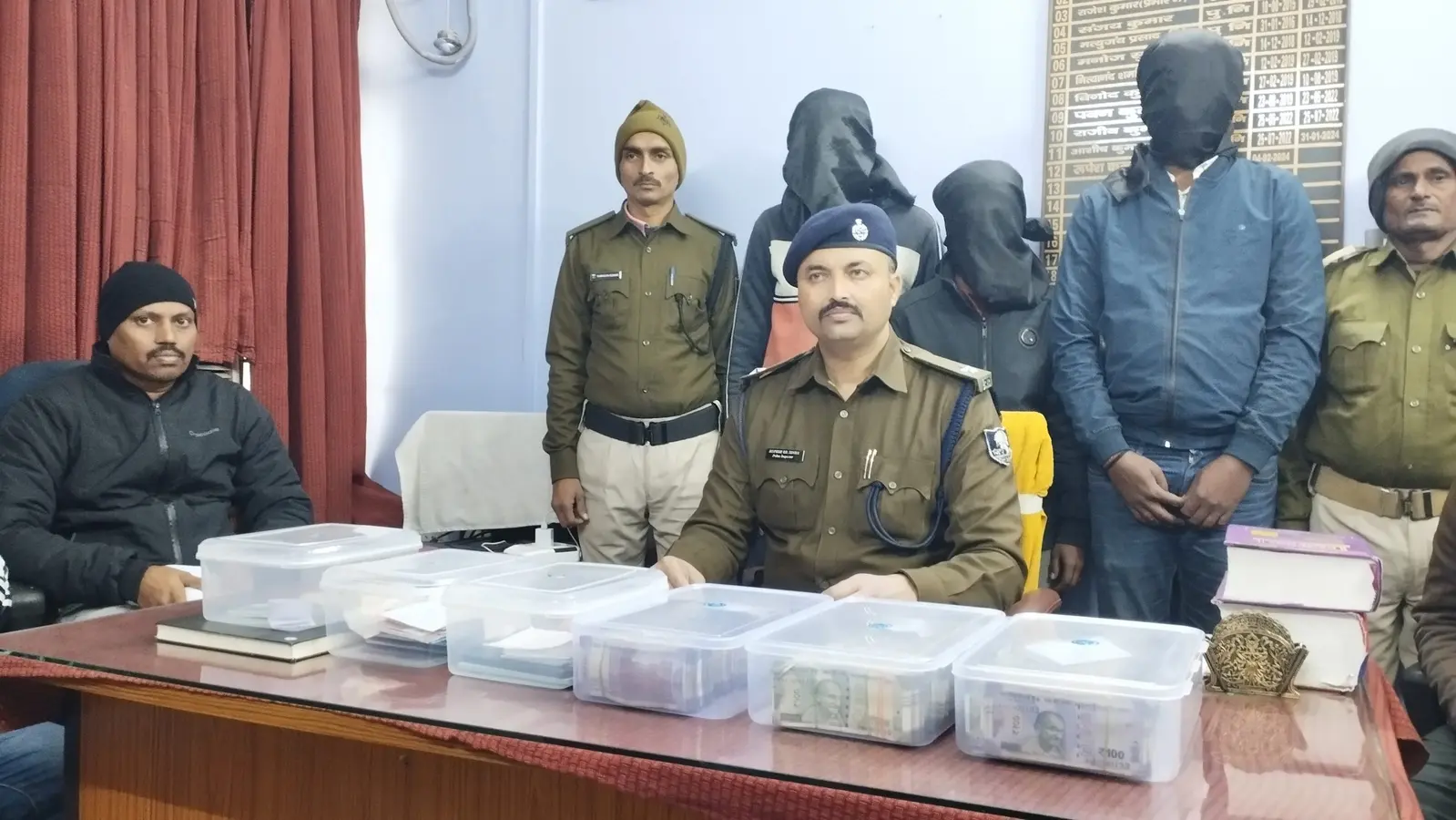 23 लाख कैश के साथ तीन साइबर आरोपित गिरफ्तार