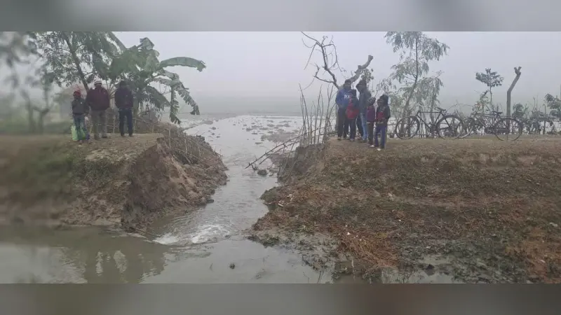 इटहरी नहर टूटने से सैकड़ों एकड़ गेहूं व मक्के की फसल बर्बाद