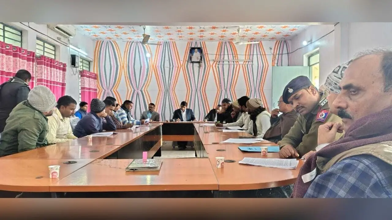 गणतंत्र दिवस की तैयारी को लेकर एसडीओ ने की चर्चा