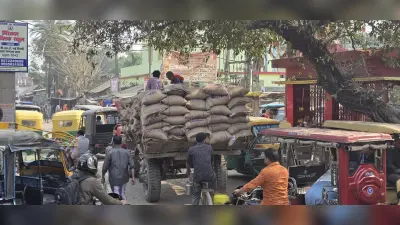 आजमनगर मुख्य बाजार में अतिक्रमण के कारण लग रहा जाम