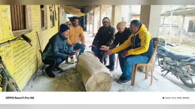 कड़ाके की ठंड ने लोगों को किया परेशान, अलाव ही सहारा