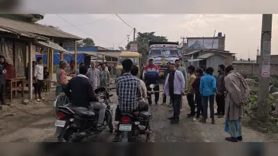 अर्धनिर्मित सड़क को पूरा करने को लेकर किया जाम