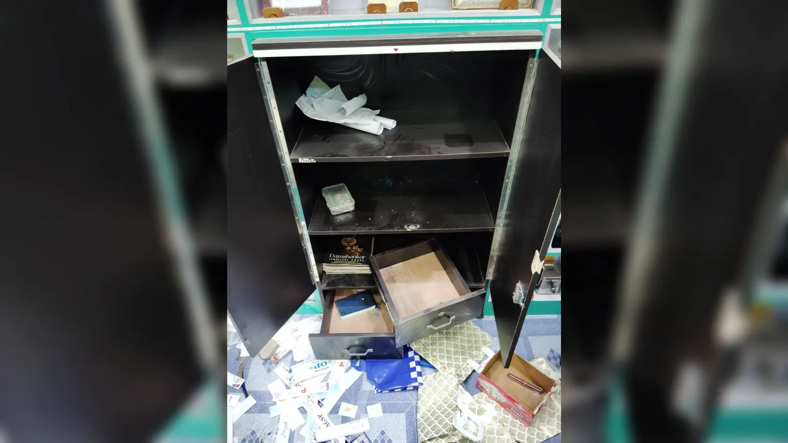 Gaya News : ज्वेलरी शॉप का शटर काटकर लाखों रुपये के गहनों की चोरी