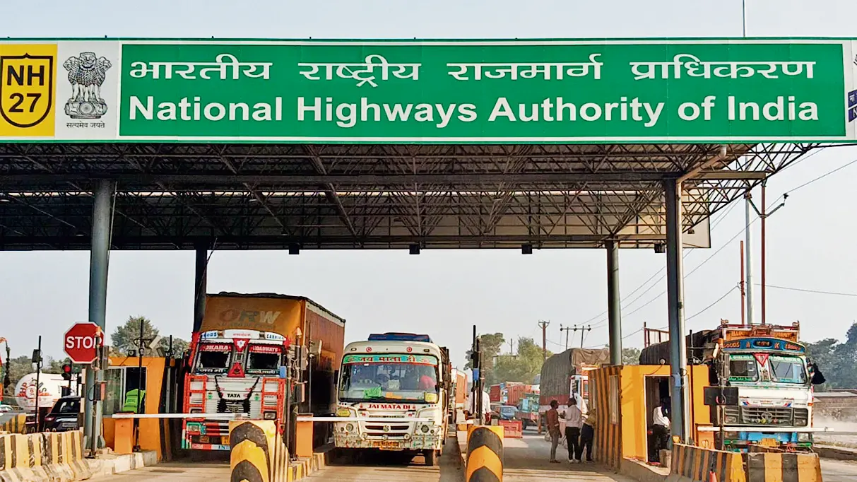 Gopalganj News : टोल प्लाजा पर वाहन में घंटों तड़पती रही प्रसूता, टोल कर्मियों ने नहीं सुनी गुहार, गयी नवजात की जान
