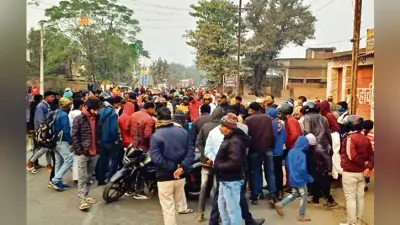 hajipur news. हाइवा की टक्कर से बाइक सवार युवक की मौत, जाम