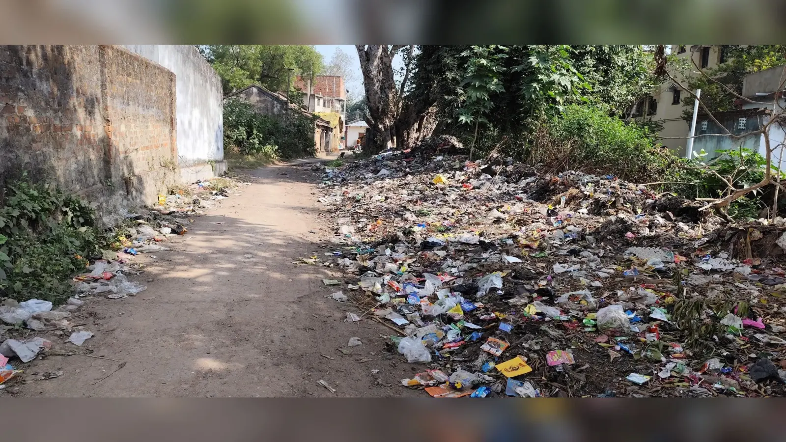 East singhbhum news : झुग्गी-झोपड़ी में बीत गये 70 साल, आवास का सपना नहीं हुआ साकार